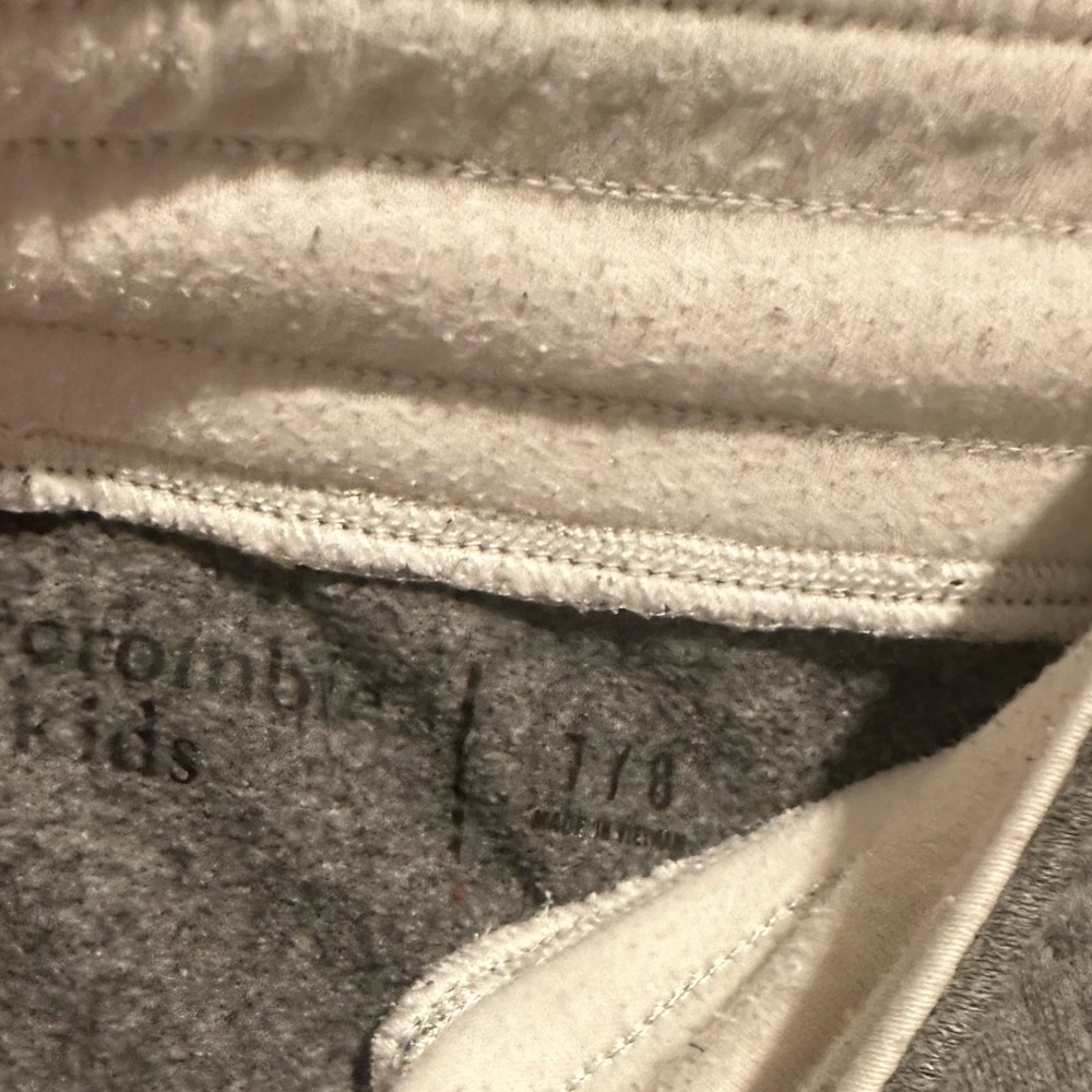 abercrombie kids Charcoal Gray Fleece Joggers - Picture 3 of 3